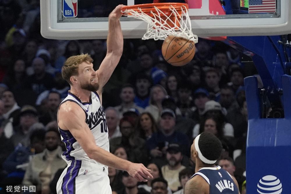 面的年轻球 面的年轻球